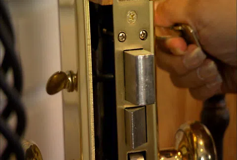 Orlando Expert Locksmith Orlando, FL 407-498-2303 - apartment-lock-change