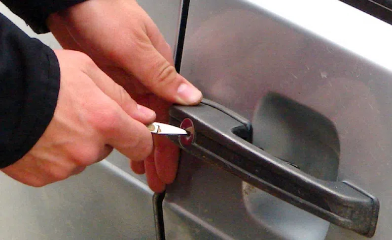 Orlando Expert Locksmith Orlando, FL 407-498-2303 - locked-out-of-car-home